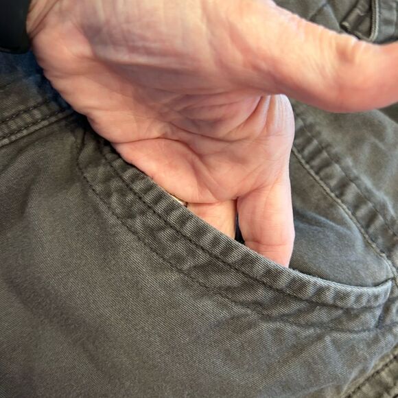 size 42 x 30 Blue Mountain Men's Cargo Olive Green Pants good condition - Picture 2 of 7